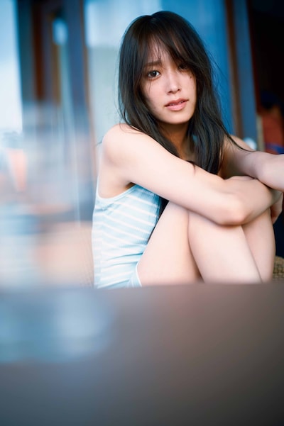 佐々木久美1st写真集「めくる日々」@Loppi・HMV限定版裏表紙（撮影：藤原宏）