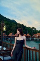 佐々木久美1st写真集「めくる日々」楽天ブックス限定版裏表紙（撮影：藤原宏）