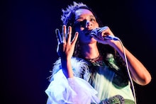 アヴちゃん（Vo）（撮影：森好弘）