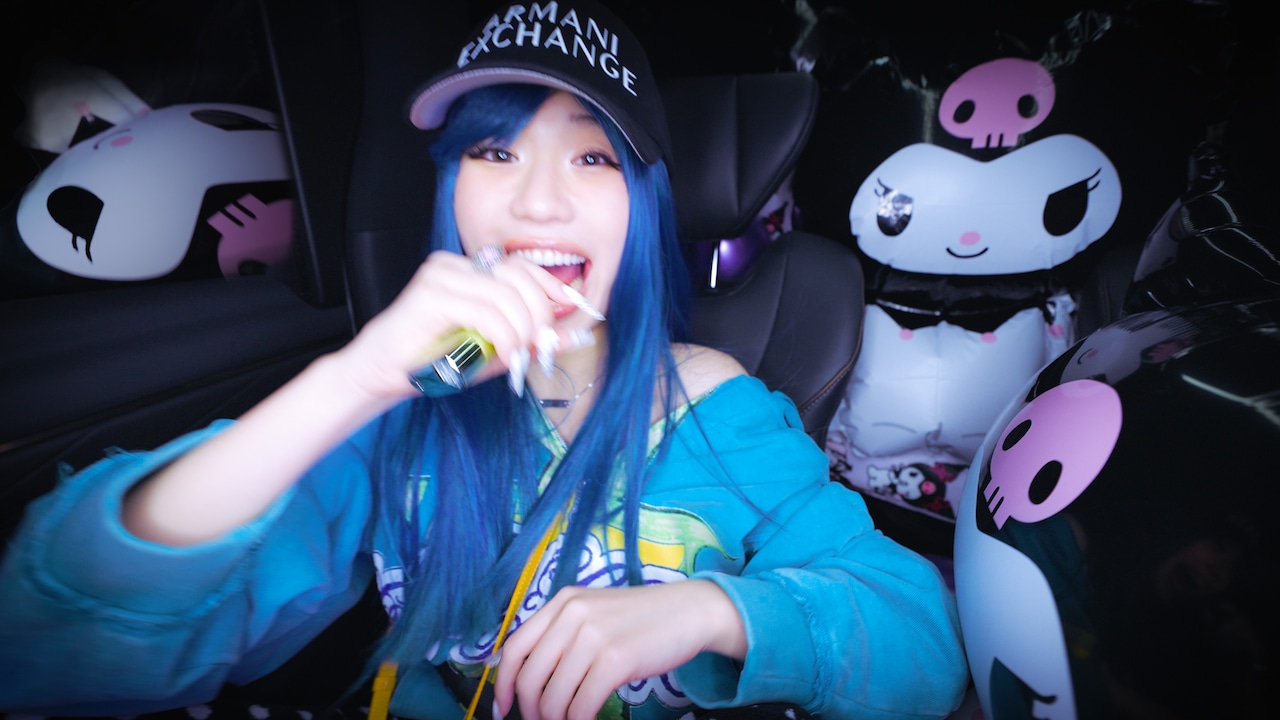 Manaka「Agari」ミュージックビデオより。
