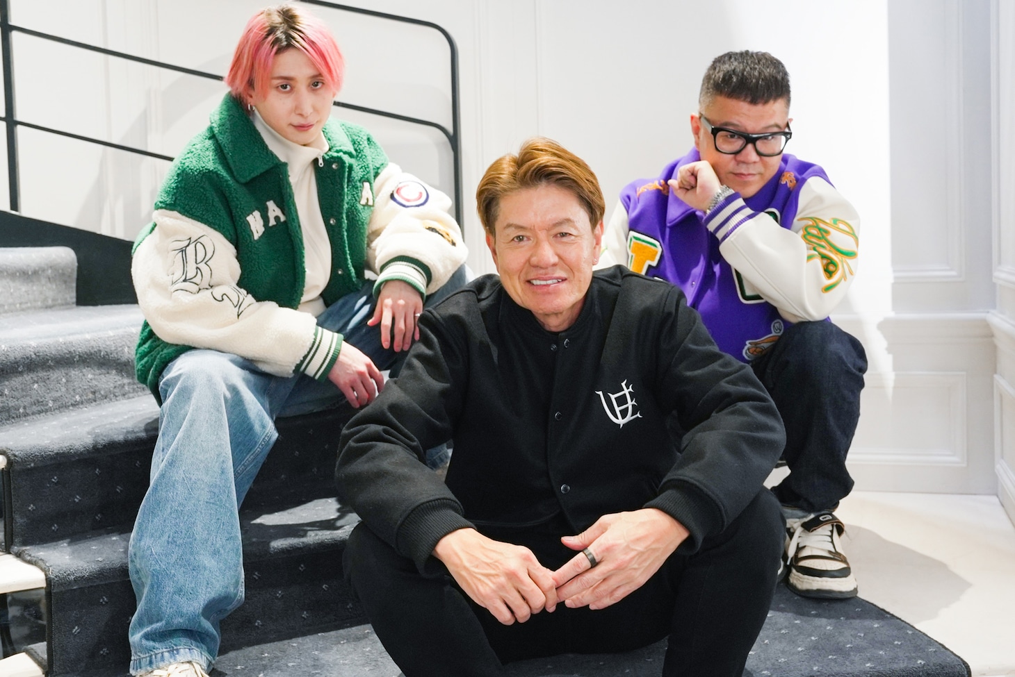 左から佐久間大介（Snow Man）、ヒロミ、長谷川忍（シソンヌ）。©︎日本テレビ