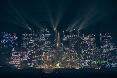 「米津玄師 2025 TOUR / JUNK」東京ドーム公演より「毎日」のパフォーマンスの様子。