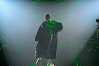 ステージ入りするGero。