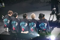 記念撮影をするGeroとGeroBAND。