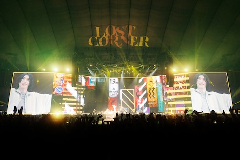 「米津玄師 2025 TOUR / JUNK」東京ドーム公演より「LOST CORNER」のパフォーマンスの様子。