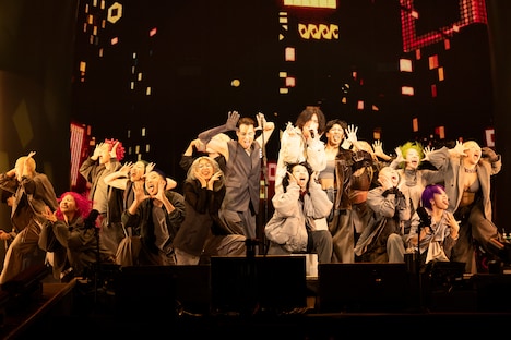 「米津玄師 2025 TOUR / JUNK」東京ドーム公演より「感電」のパフォーマンスの様子。