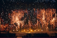 「米津玄師 2025 TOUR / JUNK」東京ドーム公演より「がらくた」のパフォーマンスの様子。