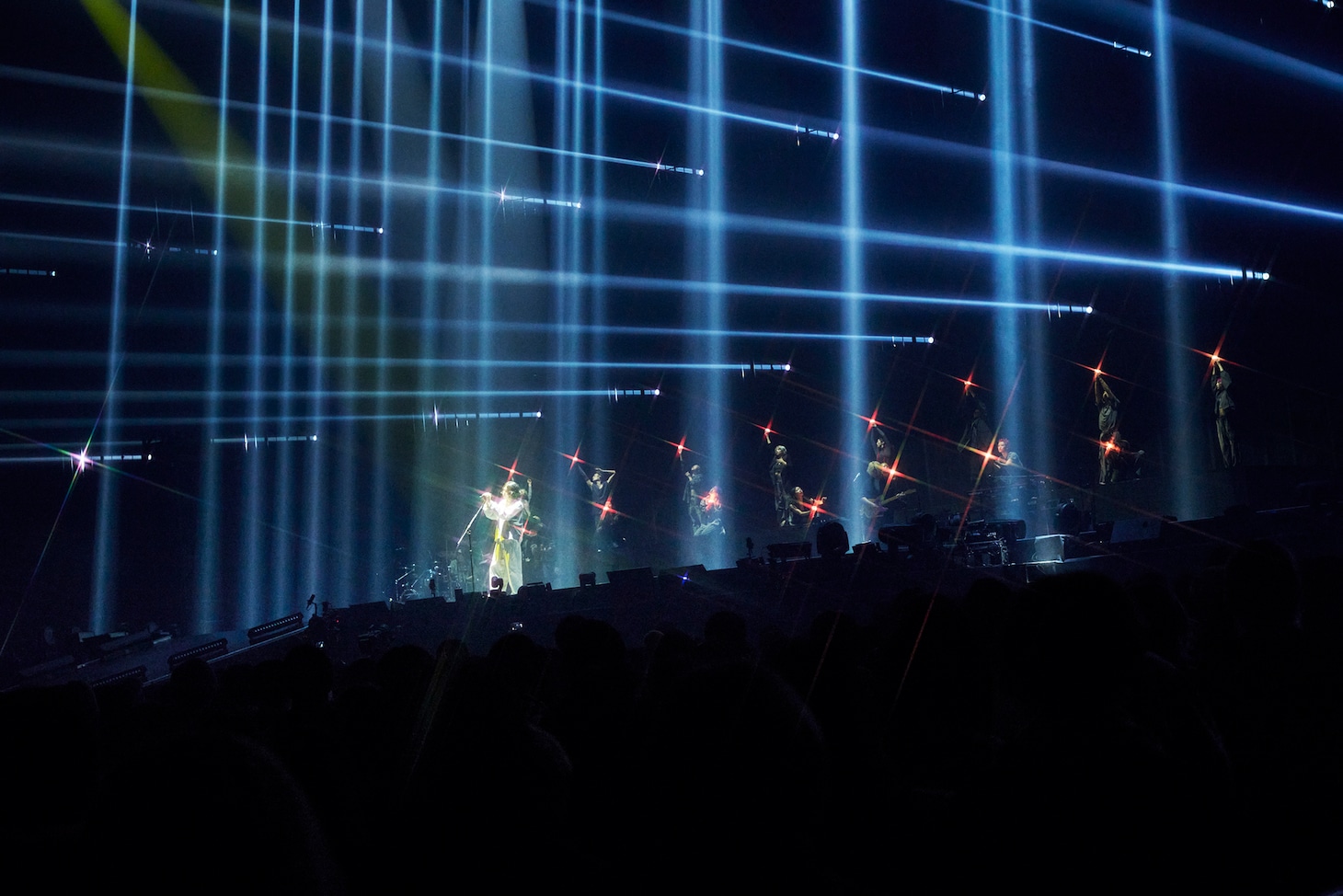 「米津玄師 2025 TOUR / JUNK」東京ドーム公演より「Lemon」のパフォーマンスの様子。