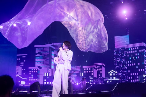 「米津玄師 2025 TOUR / JUNK」東京ドーム公演より「ゆめうつつ」のパフォーマンスの様子。