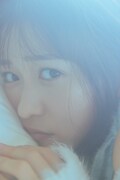 小泉遥香「小泉遥香ファースト写真集 はるのとなり。」より。