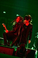 INORAN（G）、RYUICHI（Vo）。