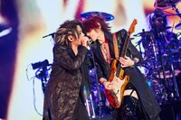 RYUICHI（Vo）、SUGIZO（G, Violin）。