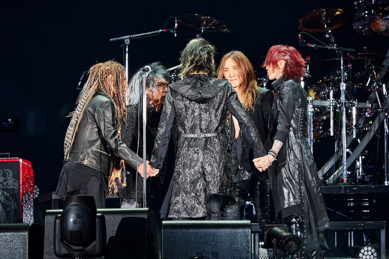 円陣を組み気合いを入れるLUNA SEA。 - これがLUNA SEAだ！“覚悟