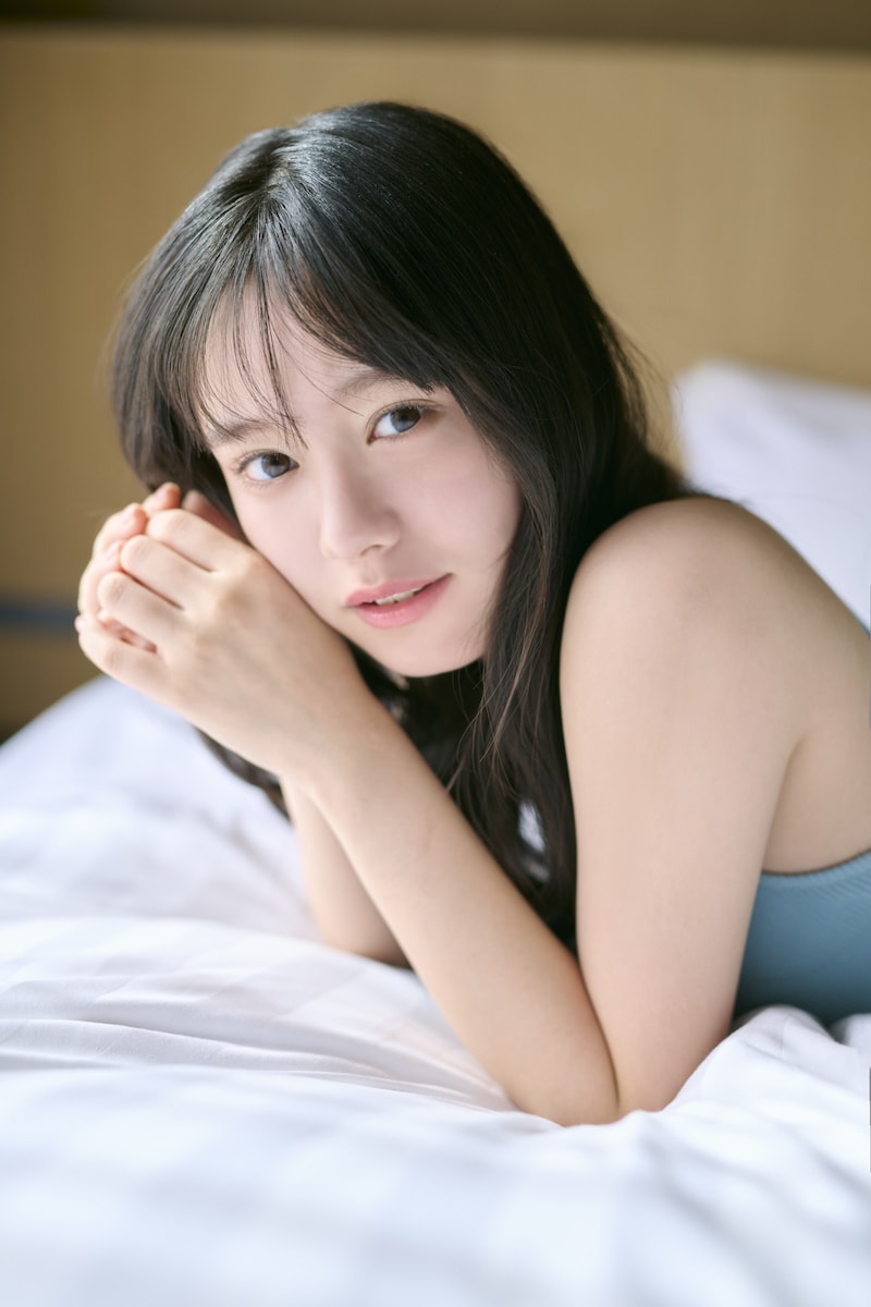 仲村悠菜 1st写真集「17。」より。© 熊木優 / 小学館