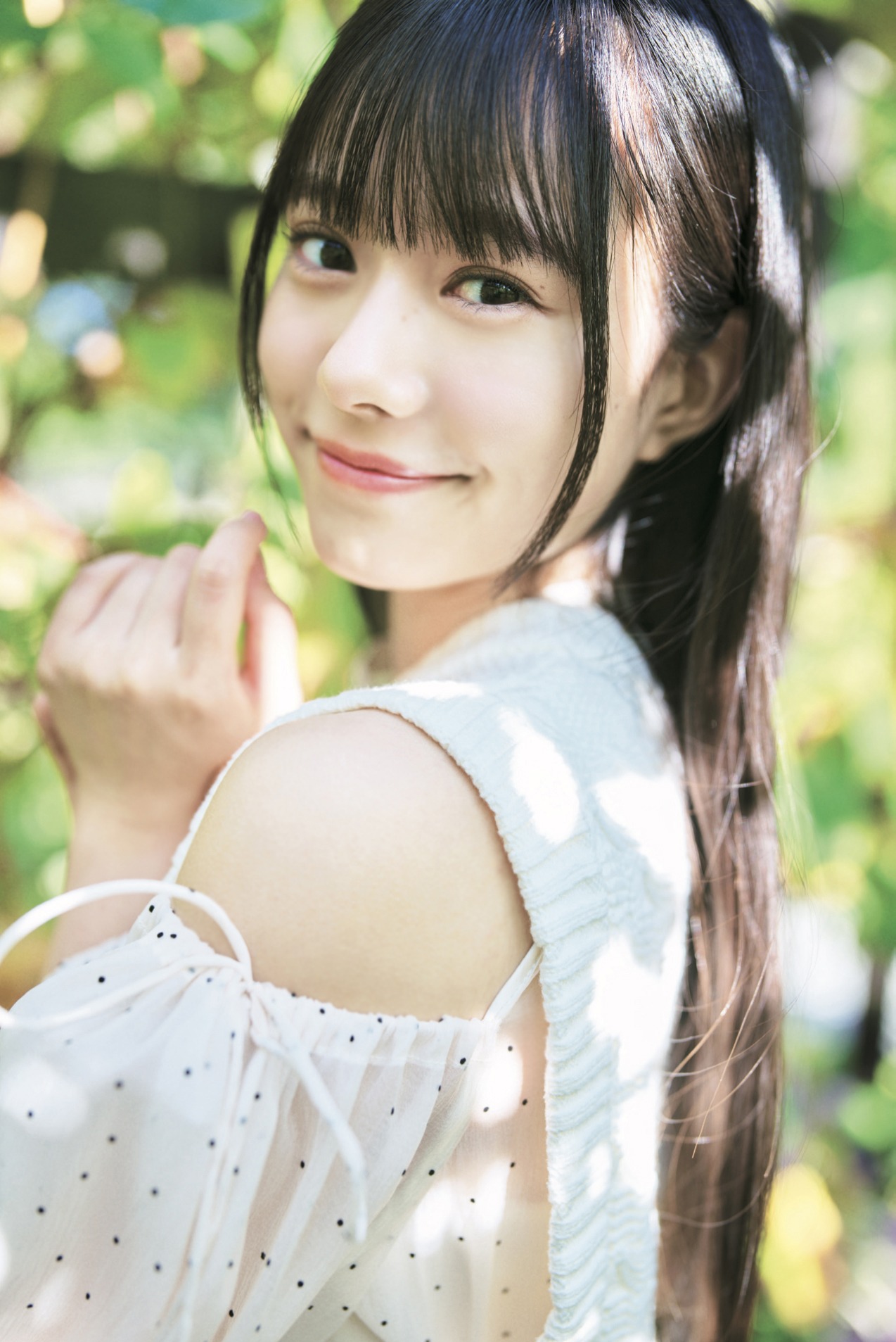 仲村悠菜 1st写真集「17。」より。© 熊木優 / 小学館　