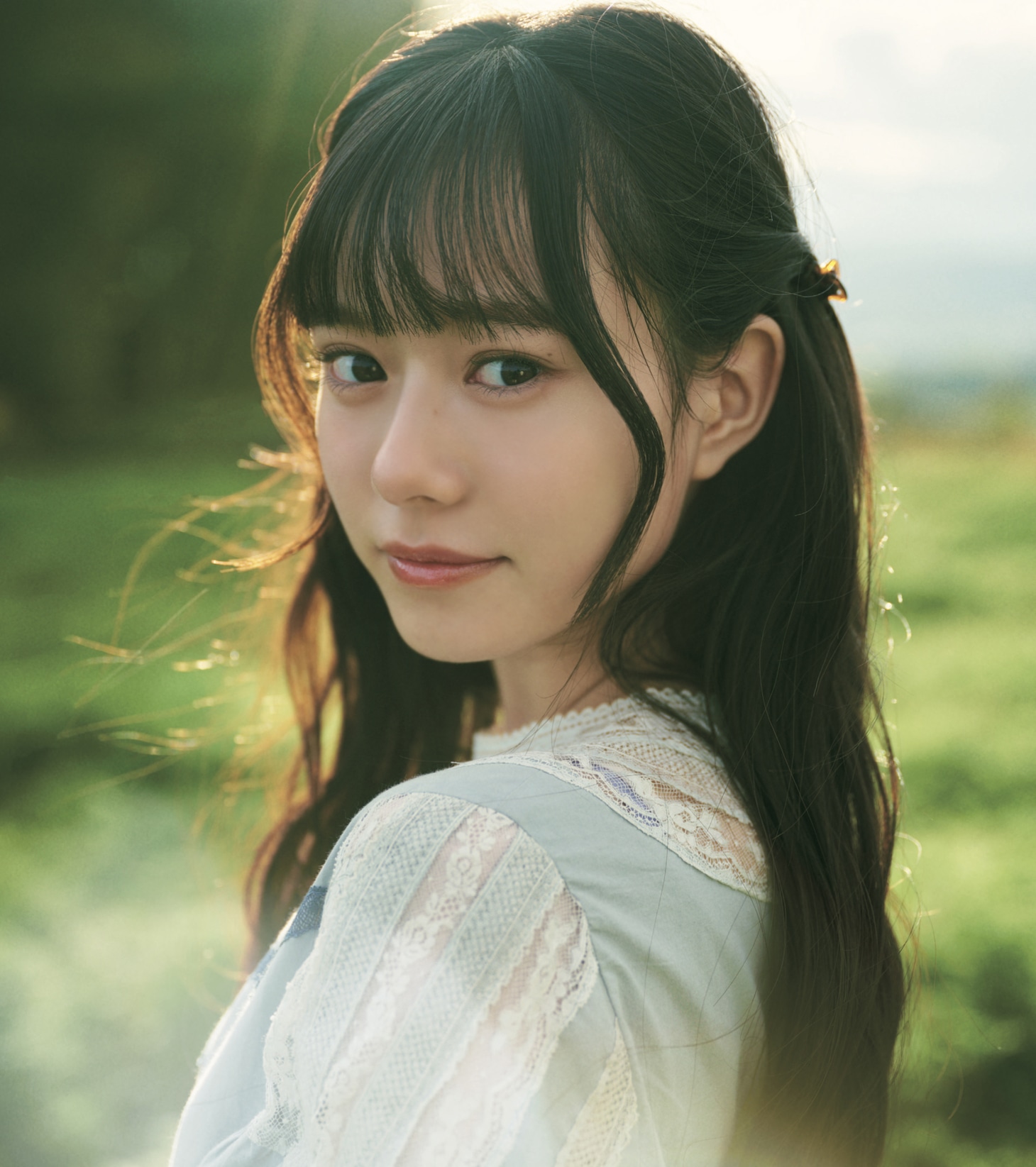 仲村悠菜 1st写真集「17。」より。© 熊木優 / 小学館　