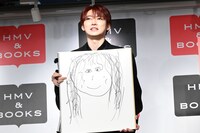 「僕の母」を描き上げたユーキ（超特急）。