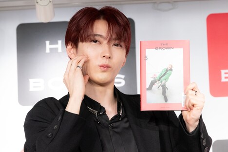 小さいハートを作るユーキ（超特急）。