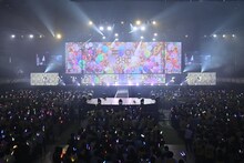 「≒JOY 3rd ANNIVERSARY PREMIUM CONCERT」の様子。©YOANI