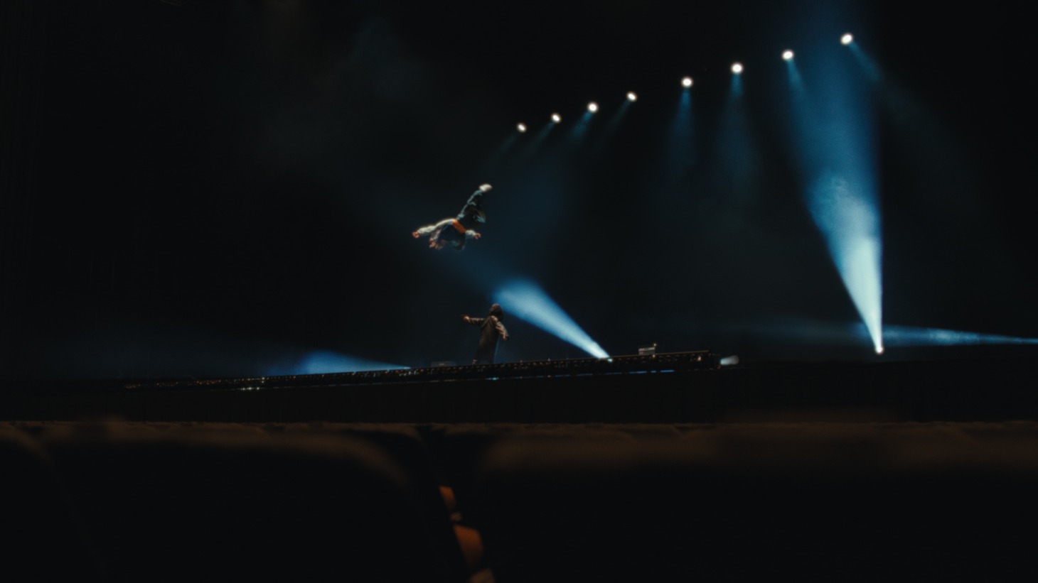 「走れSAKAMOTO / Vaundy : SAKAMOTO DAYS with Vaundy」より。