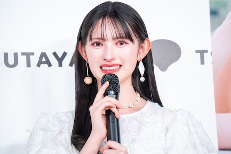 母からの手紙に感涙する菅田愛貴（超ときめき♡宣伝部）。