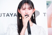 母からの手紙に感涙する菅田愛貴（超ときめき♡宣伝部）。