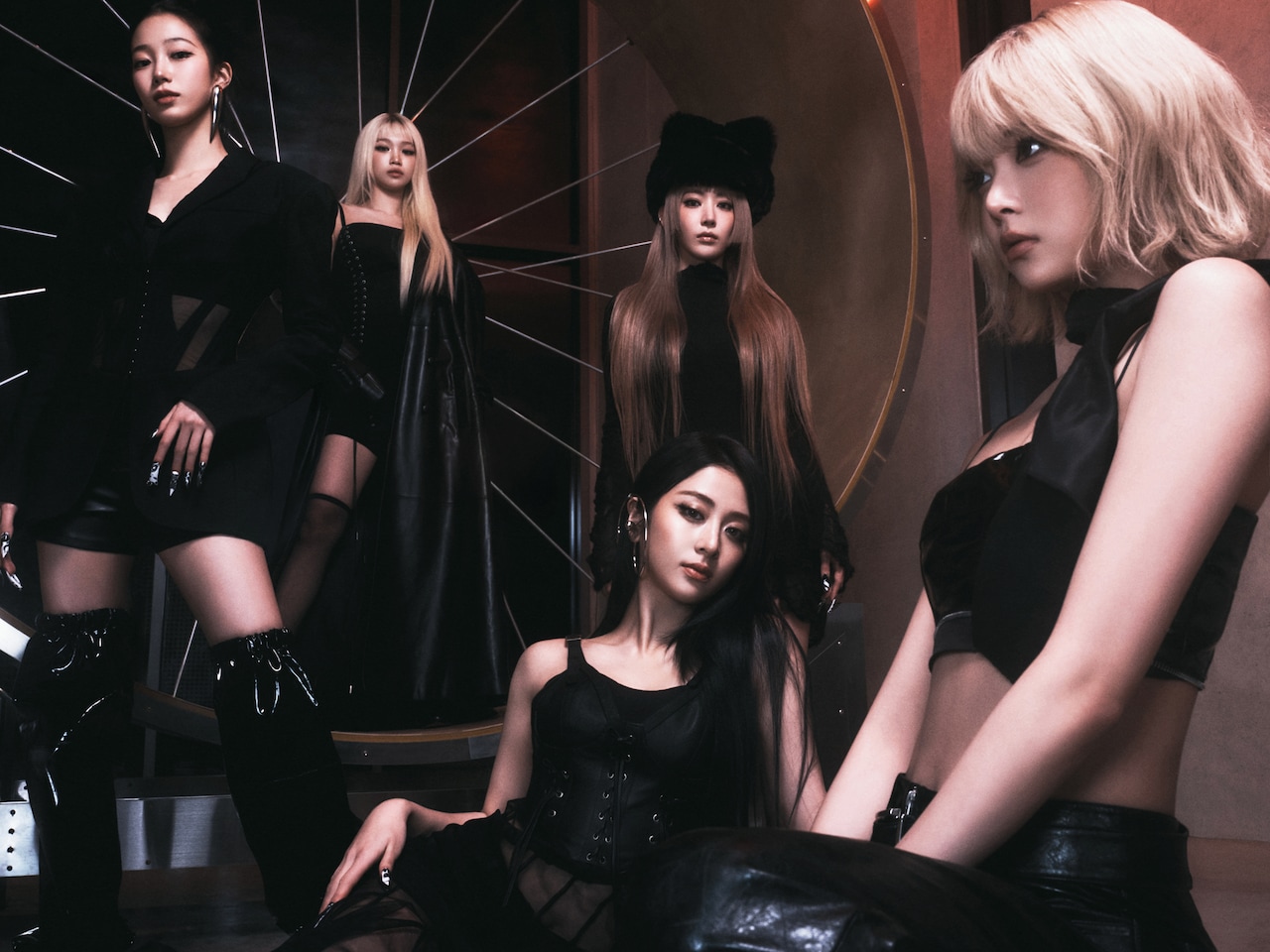 LESSERAFIM_art202502.jpg?