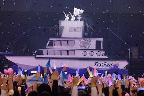 「TrySail 10周年出航ライブ “FlagShip” in 日本武道館」の様子。