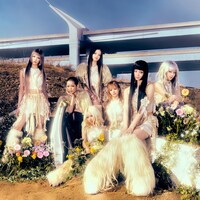 XG「IS THIS LOVE」ジャケット