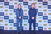 左からワークマン専務取締役の土屋哲雄氏、EXILE TAKAHIRO。 ©ワークマン