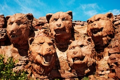 MAN WITH A MISSION、焼肉の日に突如新曲配信 超常の者と対峙する人描く