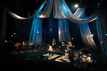 「ホールツアー2025 Quruli Voyage ～くるりと弦楽四重奏～」東京公演の様子。（撮影：山本光恵）