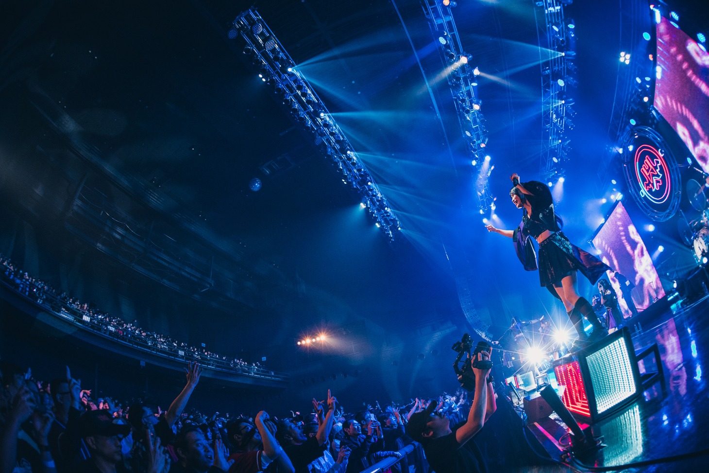 「INUWASI 5th ANNIVERSARY BANDSET LIVE TOUR〝 狗鷲雷閃 〟」ファイナル公演の様子。（撮影：真島洸）