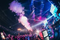 「INUWASI 5th ANNIVERSARY BANDSET LIVE TOUR〝 狗鷲雷閃 〟」ファイナル公演の様子。（撮影：真島洸）