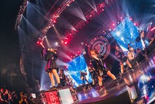 「INUWASI 5th ANNIVERSARY BANDSET LIVE TOUR〝 狗鷲雷閃 〟」ファイナル公演の様子。（撮影：真島洸）