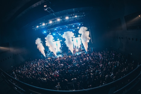 「INUWASI 5th ANNIVERSARY BANDSET LIVE TOUR〝 狗鷲雷閃 〟」ファイナル公演の様子。（撮影：真島洸）