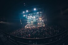 「INUWASI 5th ANNIVERSARY BANDSET LIVE TOUR〝 狗鷲雷閃 〟」ファイナル公演の様子。（撮影：真島洸）