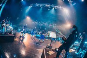 「INUWASI 5th ANNIVERSARY BANDSET LIVE TOUR〝 狗鷲雷閃 〟」ファイナル公演の様子。（撮影：真島洸）