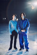 人気画像9位は「米津玄師×羽生結弦がコラボ、フィギュアスケート題材『メダリスト』OP曲『BOW AND ARROW』MVで」より、羽生結弦と米津玄師。