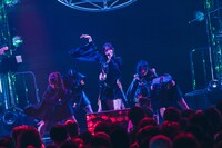 「INUWASI 5th ANNIVERSARY BANDSET LIVE TOUR〝 狗鷲雷閃 〟」ファイナル公演の様子。（撮影：真島洸）