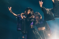 「INUWASI 5th ANNIVERSARY BANDSET LIVE TOUR〝 狗鷲雷閃 〟」ファイナル公演の様子。（撮影：真島洸）