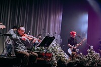 斎藤ネコ（左）をゲストに迎えたa子（右）。（Photo by Goku Noguchi）