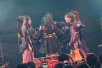 「INUWASI 5th ANNIVERSARY BANDSET LIVE TOUR〝 狗鷲雷閃 〟」ファイナル公演の様子。（撮影：真島洸）