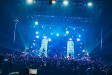 「INUWASI 5th ANNIVERSARY BANDSET LIVE TOUR〝 狗鷲雷閃 〟」ファイナル公演の様子。（撮影：真島洸）