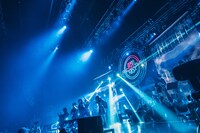 「INUWASI 5th ANNIVERSARY BANDSET LIVE TOUR〝 狗鷲雷閃 〟」ファイナル公演の様子。（撮影：真島洸）