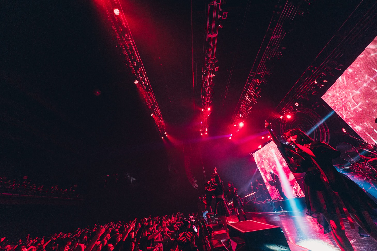 「INUWASI 5th ANNIVERSARY BANDSET LIVE TOUR〝 狗鷲雷閃 〟」ファイナル公演の様子。（撮影：真島洸）