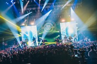 「INUWASI 5th ANNIVERSARY BANDSET LIVE TOUR〝 狗鷲雷閃 〟」ファイナル公演の様子。（撮影：真島洸）