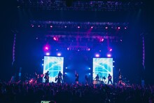 「INUWASI 5th ANNIVERSARY BANDSET LIVE TOUR〝 狗鷲雷閃 〟」ファイナル公演の様子。（撮影：真島洸）