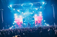 「INUWASI 5th ANNIVERSARY BANDSET LIVE TOUR〝 狗鷲雷閃 〟」ファイナル公演の様子。（撮影：真島洸）