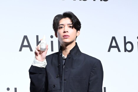 クールな表情の松島聡（timelesz）。